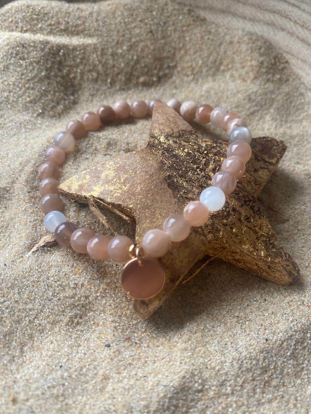 Bracelet en pierre de lune sur sable