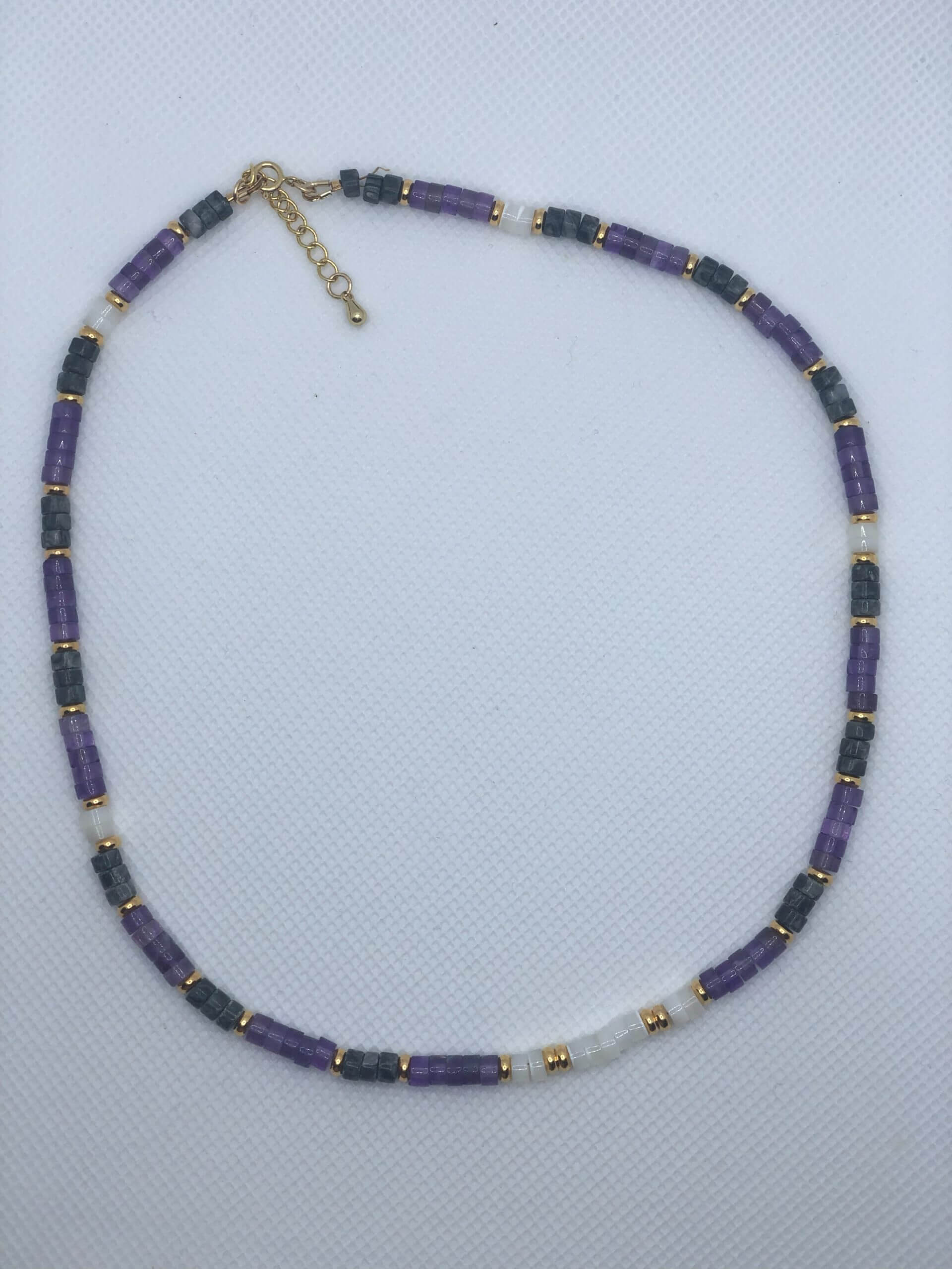 collier en perles d'améthyste et de jaspe