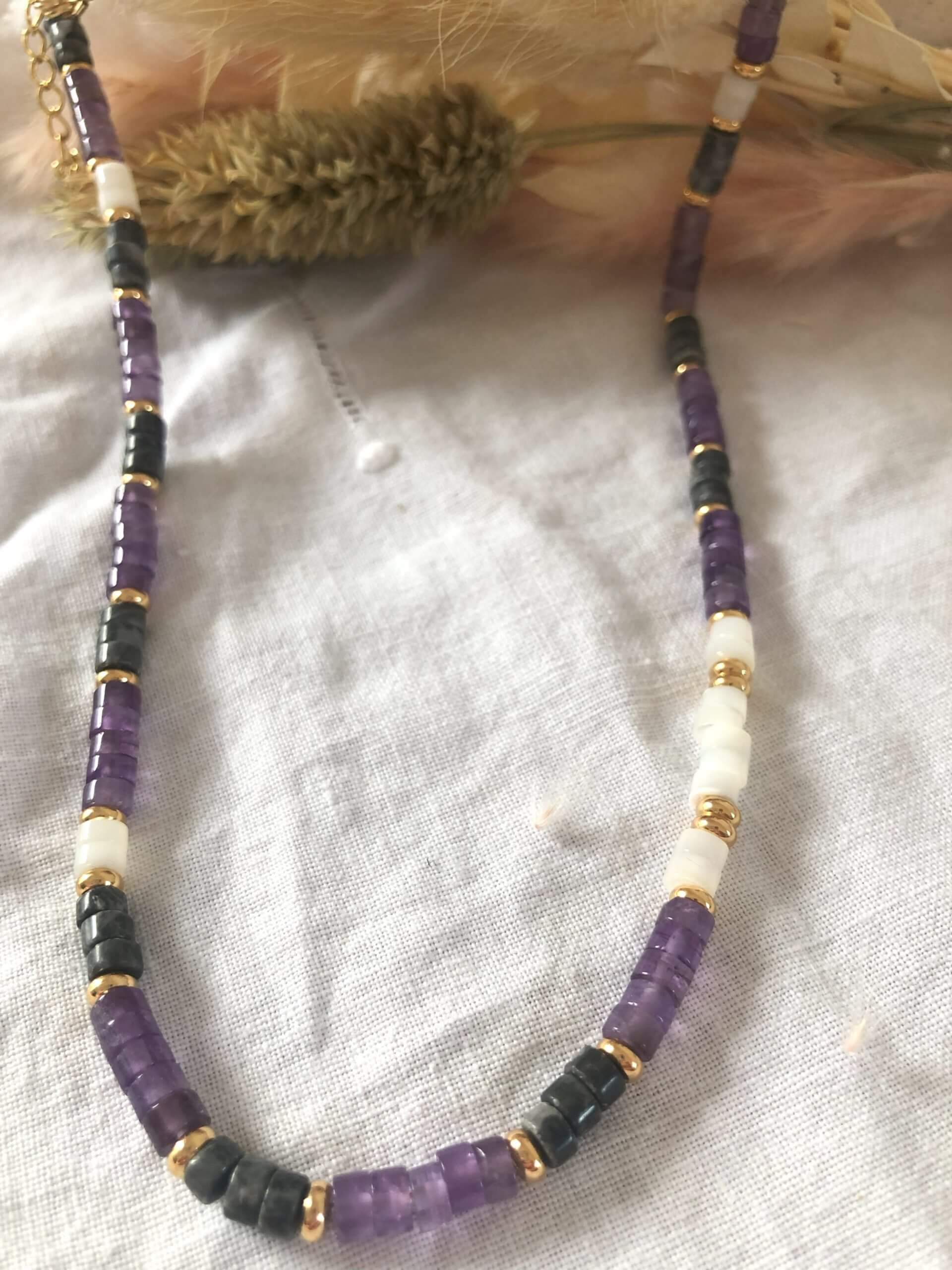 Collier améthyste jaspe sur tissu